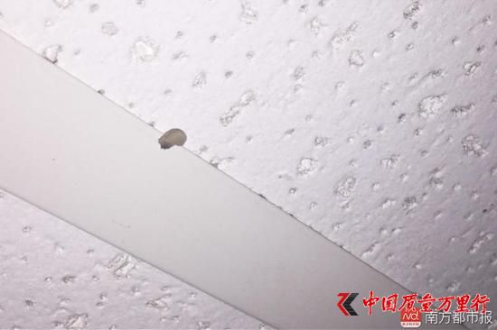ͼ˵�����컨���ϻ��м������棬�����䶯��