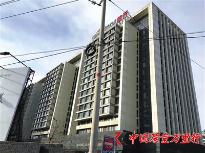 ��ƽ���׿����������ۺ�¥����Ůʿ�����Լ�����ҵ��ַ��Ȼ������һ�ҹ�˾�Ĺ��̵Ǽ�ע�������Ϣ�ϡ�