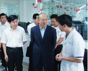 ���ż�����߾�����ʵʩ���Ƽ��˼족ս���ƶ���Խ��չ