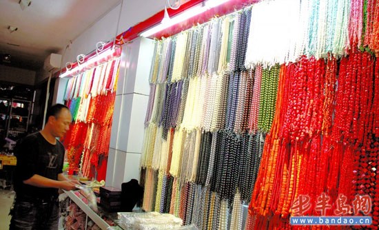 揭珍珠暴利链:成本400元项链可卖至万元(组图)