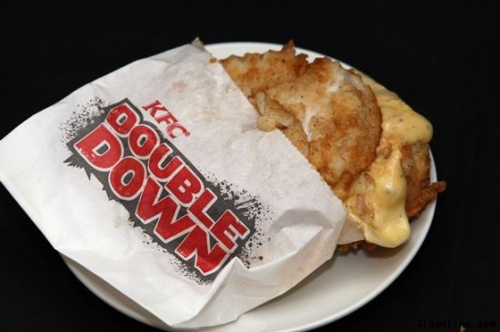 ͼΪ�ϵ»��Ƴ�����Ʒ˫��ը������(Double Down burger)