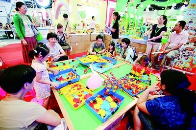 ͼΪ�ҳ��뺢��һ������������ߡ�  ������������ �� �� ��