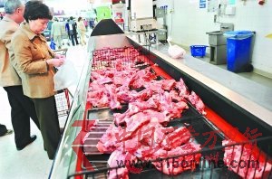 重庆沃尔玛假冒“绿色猪肉”专家:加大企业监管力度