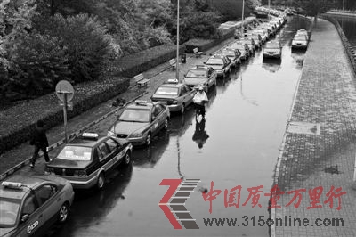 11��5�գ�����6����9�㣬���ޡ����顢��ʤ�����³��⳵���Ӱദͣ���Ŵ������⳵��A12-A13����Ӱ �������� �ܸڷ� ����� �﴿ϼ
