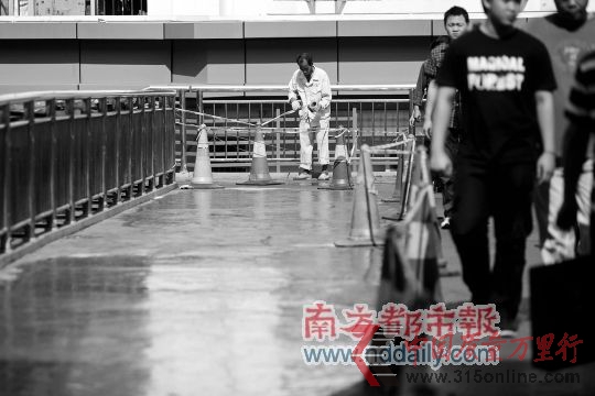 2011��11��1�����磬����·�����������������ڽ���ά�ޡ��϶�����������/��