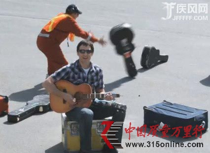 一名加拿大音乐人为了表达对美国联合航空公司弄坏私人物品的不满,创作了歌曲《联航损坏了吉他》 一名加拿大音乐人为了表达对美国联合航空公司弄坏私人物品的不满,创作了歌曲《联航损坏了吉他》