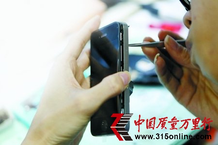 iPhone换屏10倍暴利:山寨屏网上批发仅百元