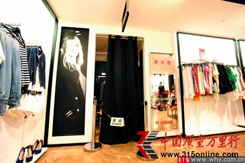 ����ZARA�����ų��ӣ�ȴ�����¼�����ﲻ���š�