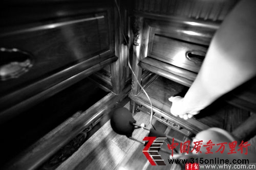 �Ա��������룬�ұߵĵײ��е�壬��ߵ�û�е�塣�������� ���� ��