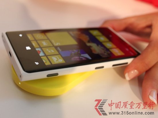ŵ���ǽ���Lumia 928������WPϵͳ ��Ȼ�ֺ�����